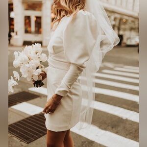 Short dress with puffy sleeves